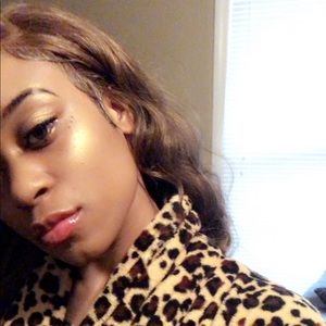 Meet your Posher, Nikira